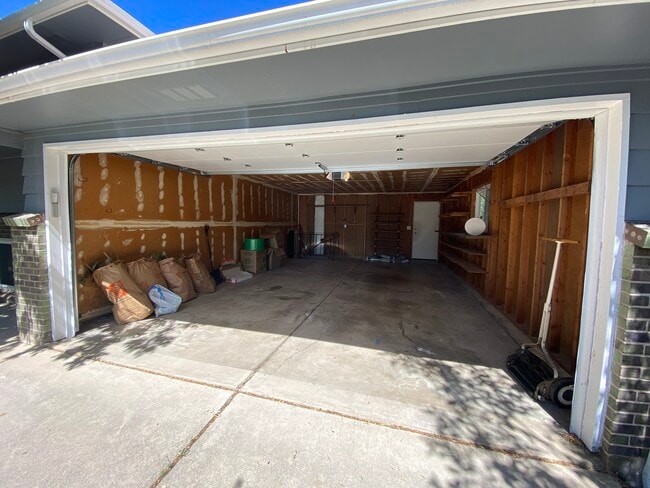 Building Photo - 1475 Chambers Dr