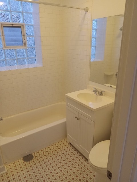 Building Photo - 3836 W Cornelia Ave