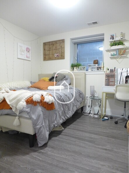 Building Photo - 34 Cunard St