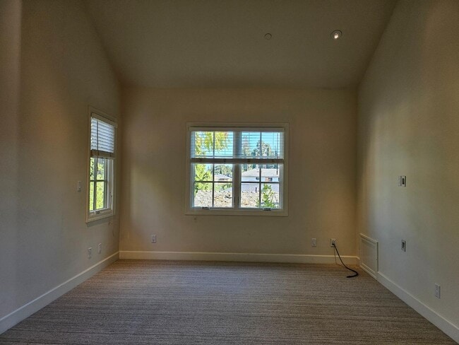 Building Photo - 919 Fremont Pl