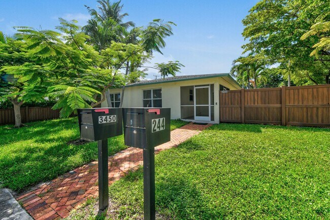 Building Photo - 244 Greymon Dr