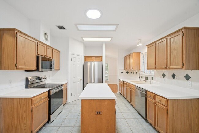 Building Photo - 1300 Leah Ln