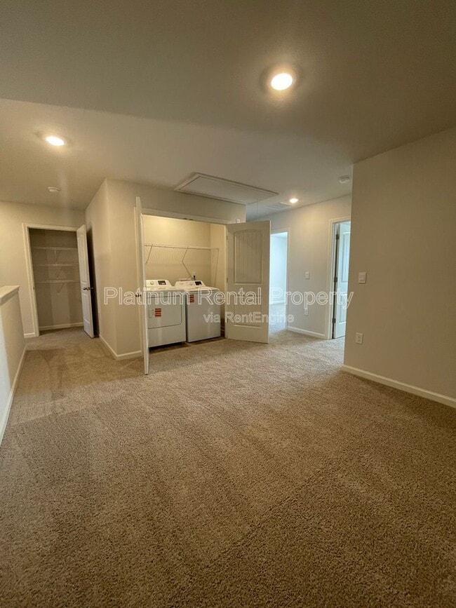 Building Photo - 56 Rustin Rdg