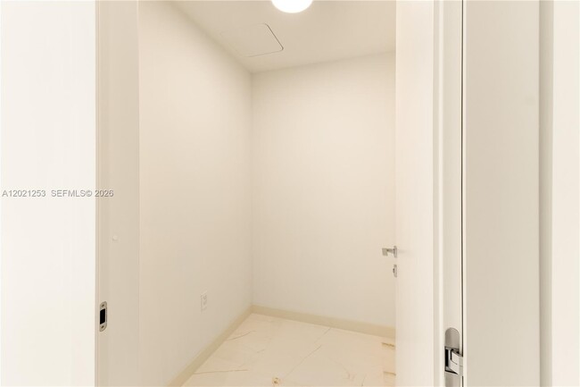 Building Photo - 300 Biscayne Blvd Way