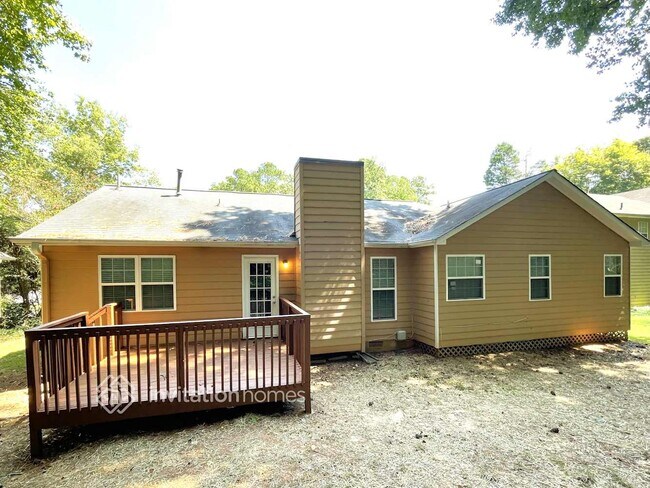 Building Photo - 2686 Candler Dr