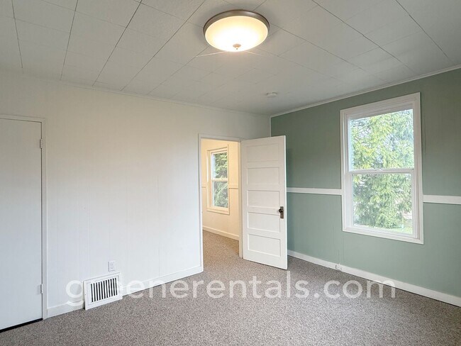 Building Photo - 119 20th Ave SE