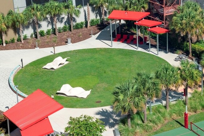 Building Photo - 1208 E Kennedy Blvd