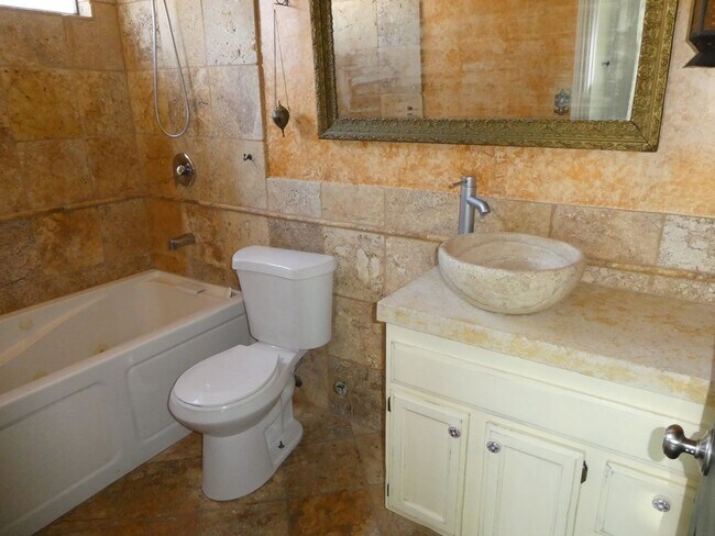 Building Photo - Single Story Pool House for Rent in Canyon...