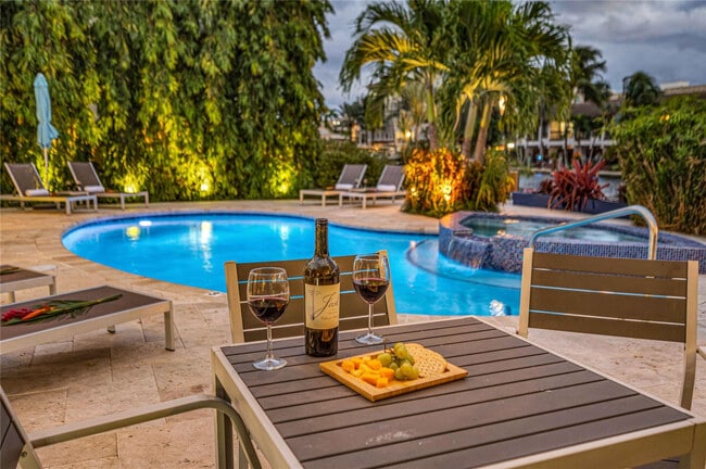 Building Photo - 2740 NE 15th St