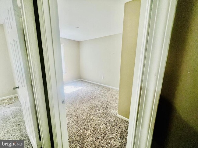 Building Photo - 4704 S Park Ct