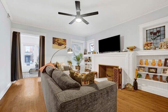 Building Photo - 3226 W Potomac Ave