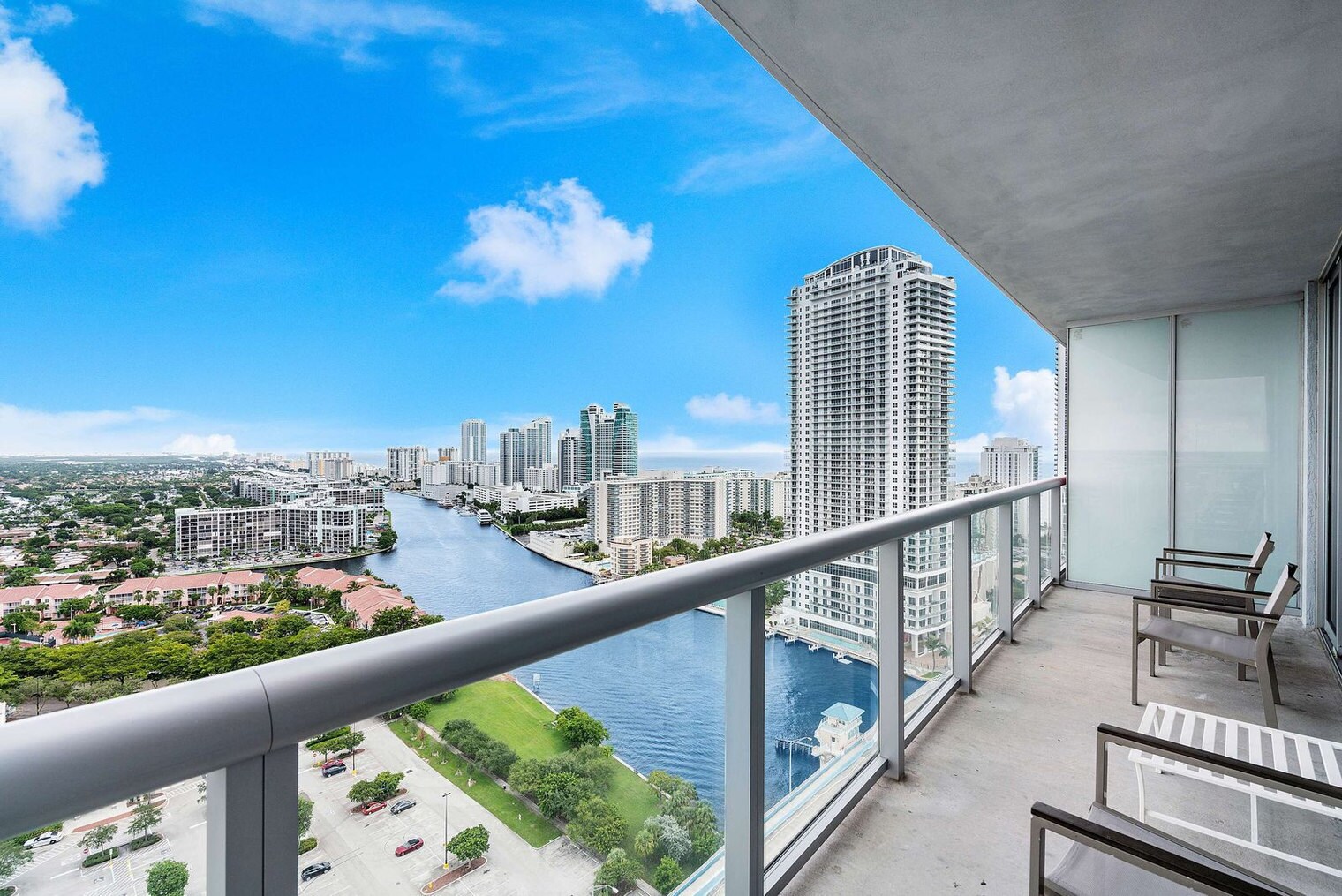 Building Photo - 2602 E Hallandale Beach Blvd