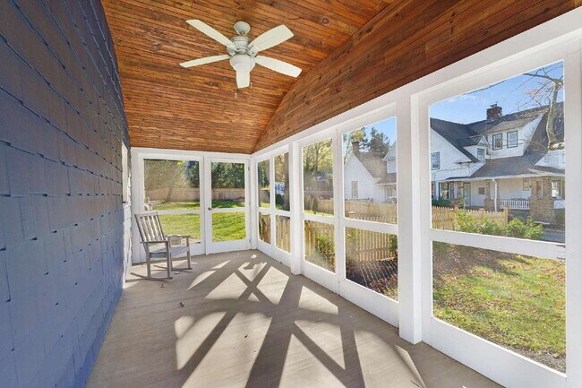 Building Photo - Historic Mendham Home