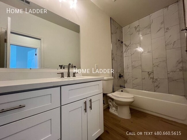 Building Photo - 1536 E Elegante Dr