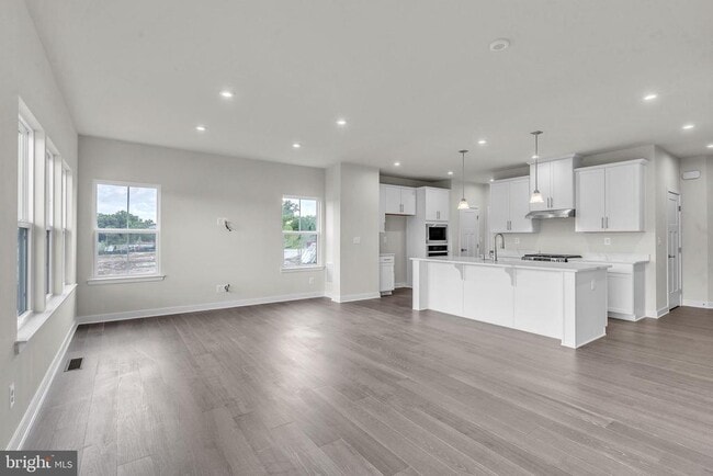 Building Photo - 716 Rolling Oaks Wy