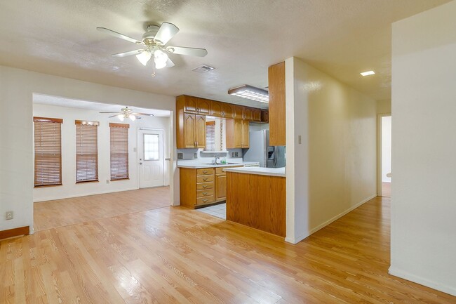 Building Photo - 3031 Las Vegas Trail