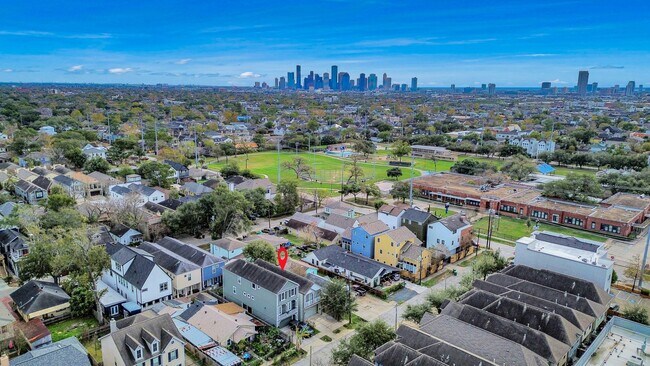 Building Photo - 1320 Dorothy St