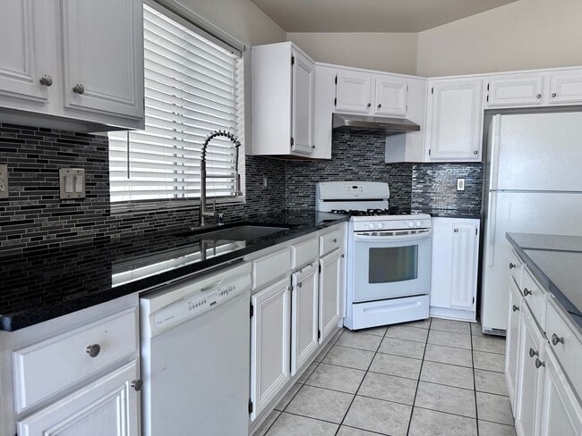 Building Photo - Location, Location! Prime Silverado Ranch Living  Welcome to this gorgeous single-story home in t...