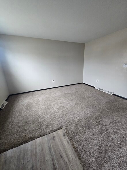 Building Photo - 1409 E 38th St