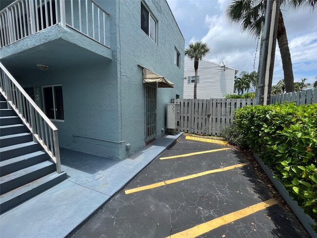 Building Photo - 1311 NE 18th St