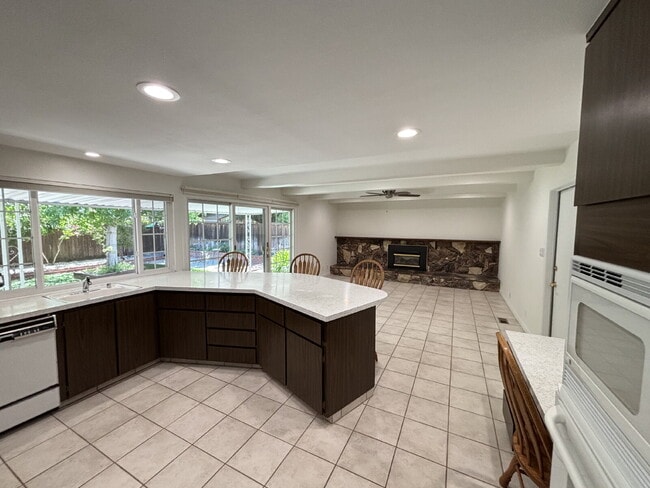 Building Photo - 475 Monti Cir