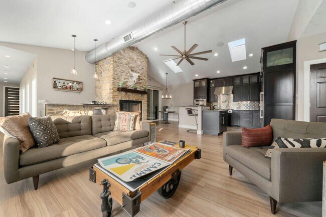 Primary Photo - 484 E Kossuth St