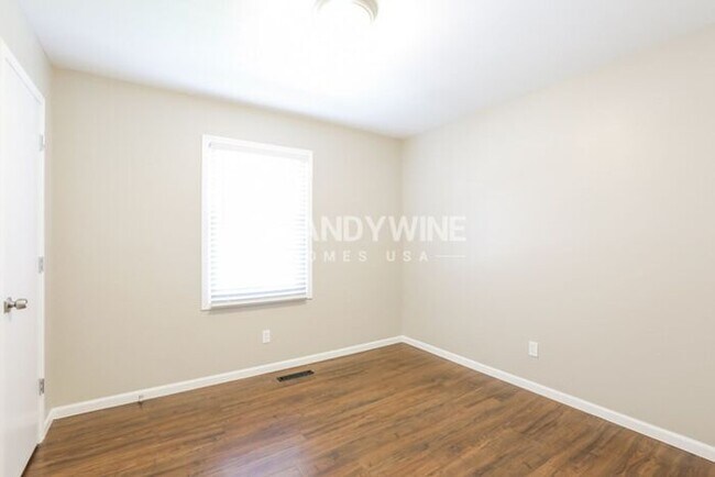 Building Photo - PARK HILL - 3+ BDRMS - 3 FULL BATHS AVAILA...
