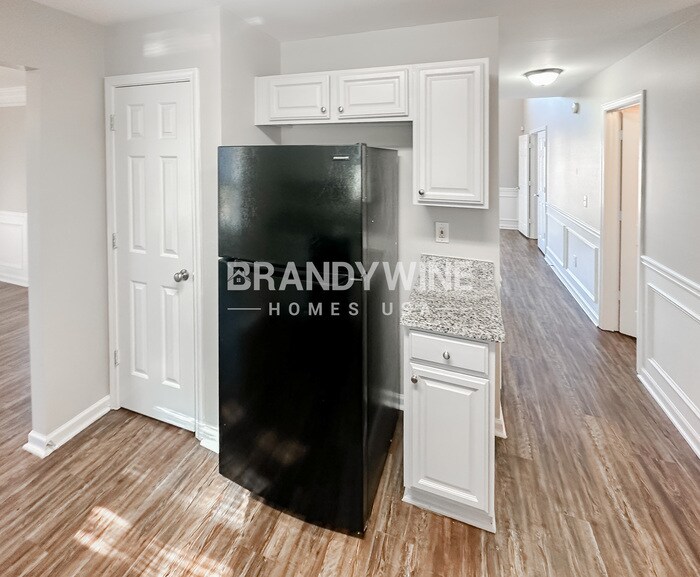 Building Photo - 6290 Shell Dr SW