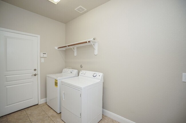 Building Photo - 28515 Pleasant Forest Dr