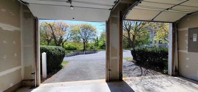 Building Photo - 1641 Piccard Dr