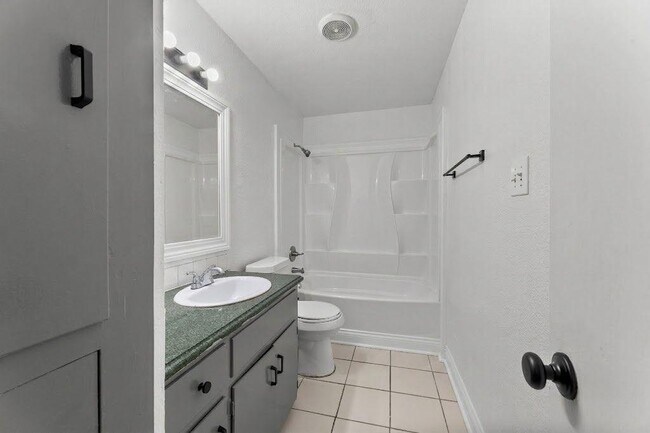 Building Photo - 11103 Renel Dr