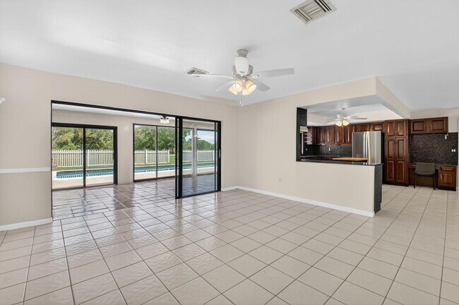 Building Photo - 10157 La Reina Rd