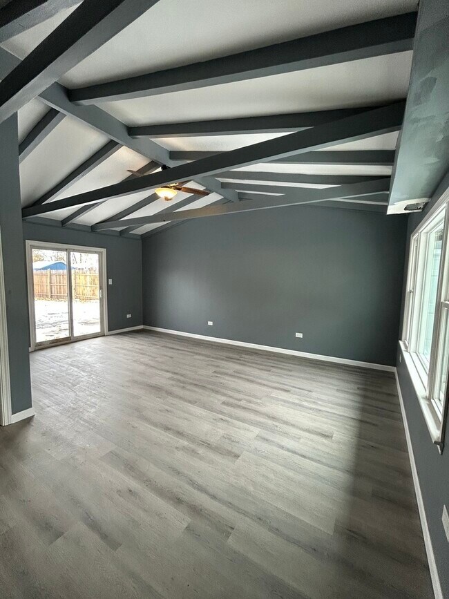 Building Photo - 176 Craig Dr W