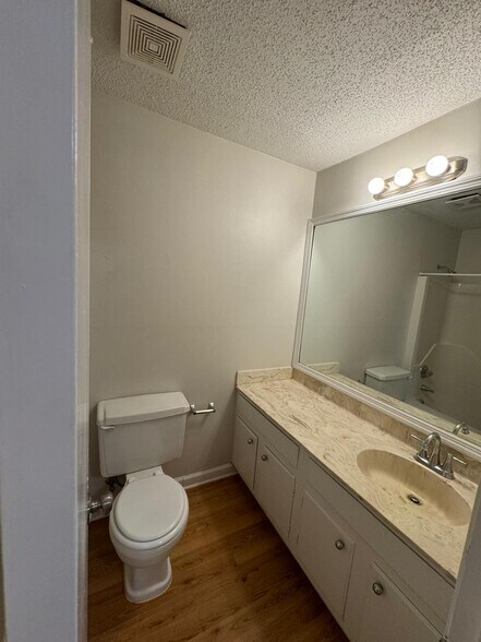 Building Photo - 5975 Dixon Dr