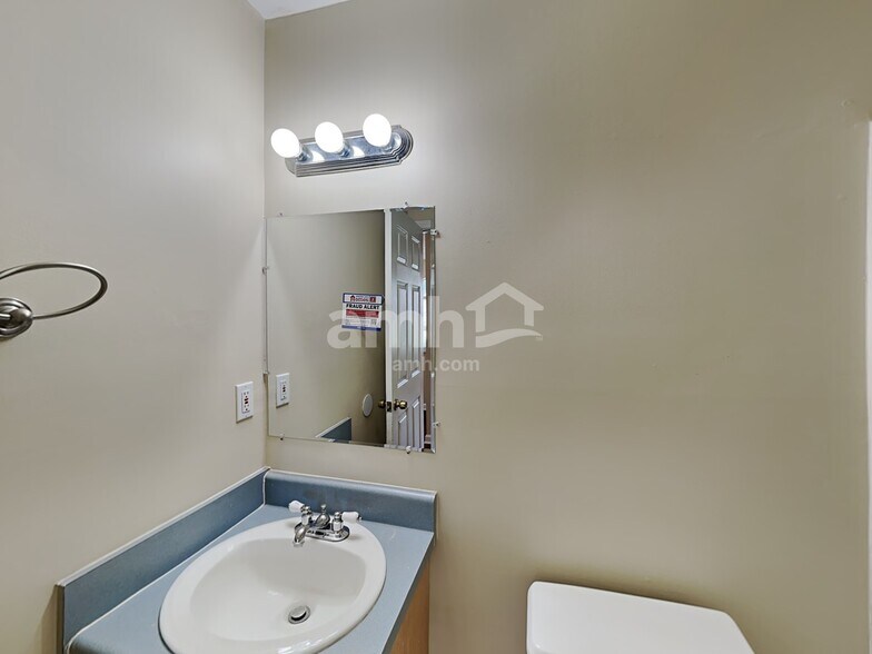 Building Photo - 7114 Hillcrest Chase Dr