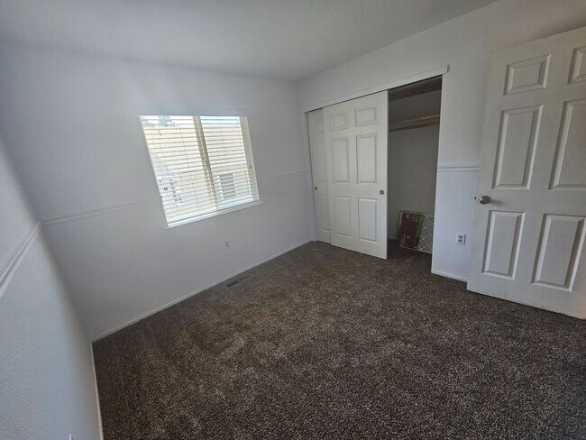 Building Photo - Available Now in Kelseyville Riviera