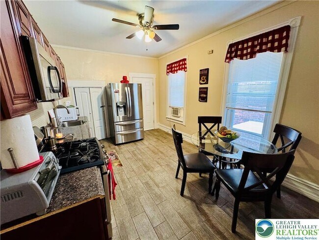 Building Photo - 1523 W Chew St