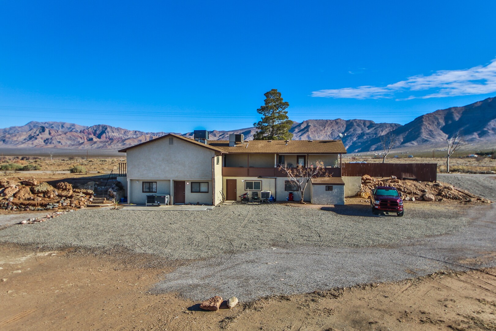 Building Photo - 437 N River Ln