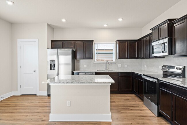 Building Photo - 8110 Bridgepointe Dr