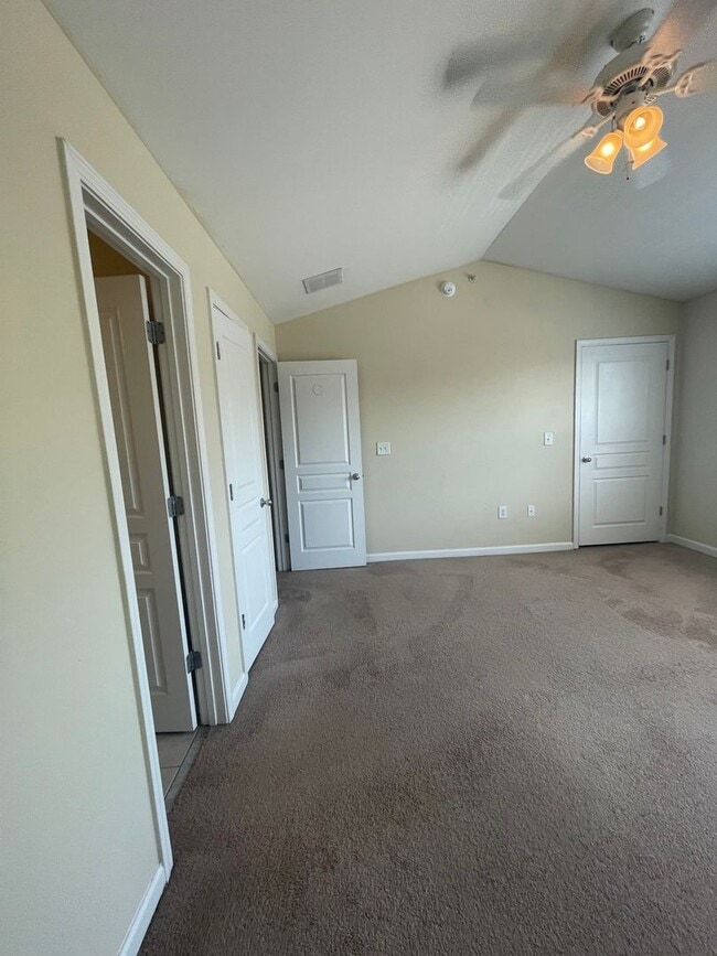 Building Photo - 18-1825 Whittaker