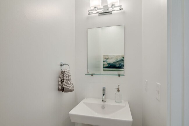 Building Photo - Northern Liberties 4 Bedroom Townhome