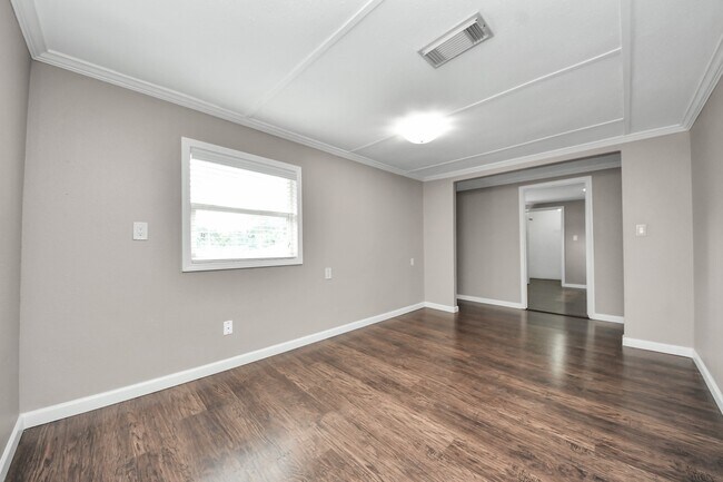Building Photo - 5747 Turtle Creek Rd