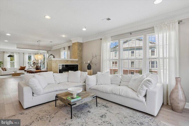 Building Photo - 402 Orchard Ridge Dr
