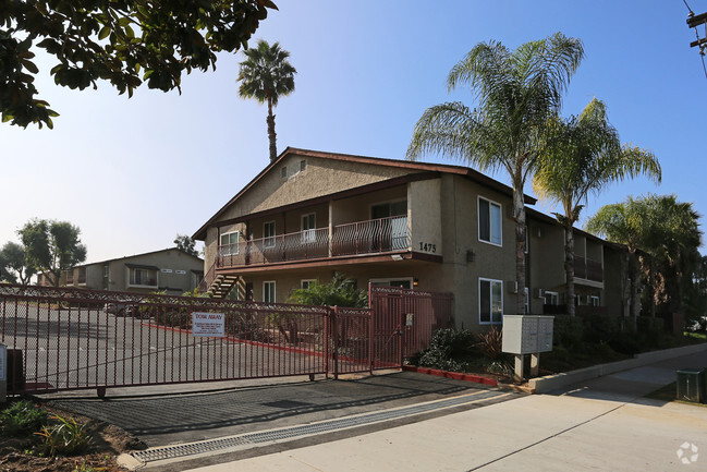 Building Photo - Oakdale Village