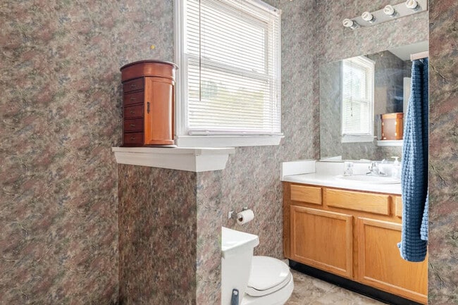 Building Photo - 305 Humble Rd