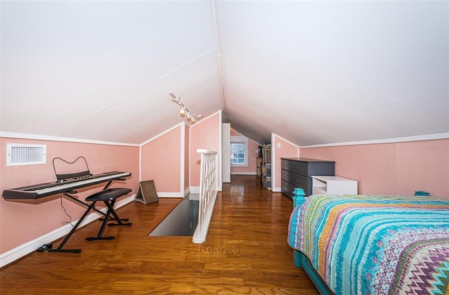 Building Photo - 1009 8th St N