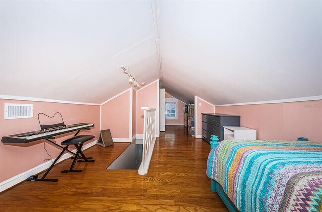 Building Photo - 1009 8th St N