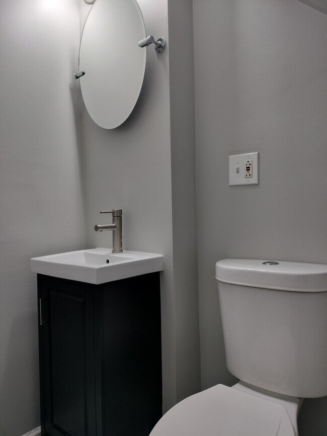 Building Photo - 8320 S Muskegon Ave