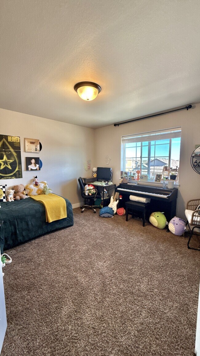 Building Photo - 409 Luminous Dr