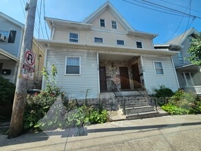 Building Photo - 116 E Broad St